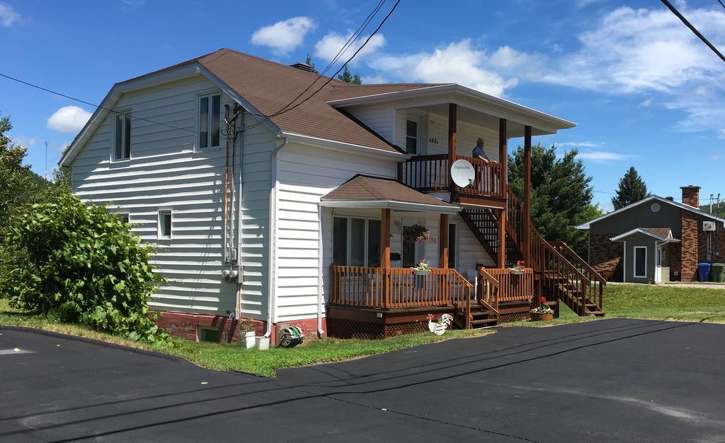 Maison L'Heritage LʼAnse-Saint-Jean Zewnętrze zdjęcie